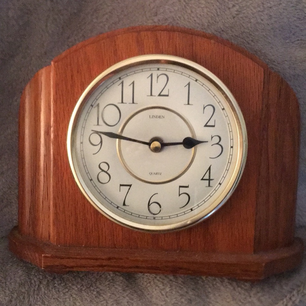 Linden Quartz table clock